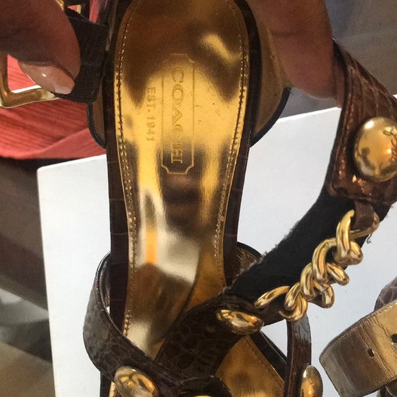 Shoes - Picture 2 of 4